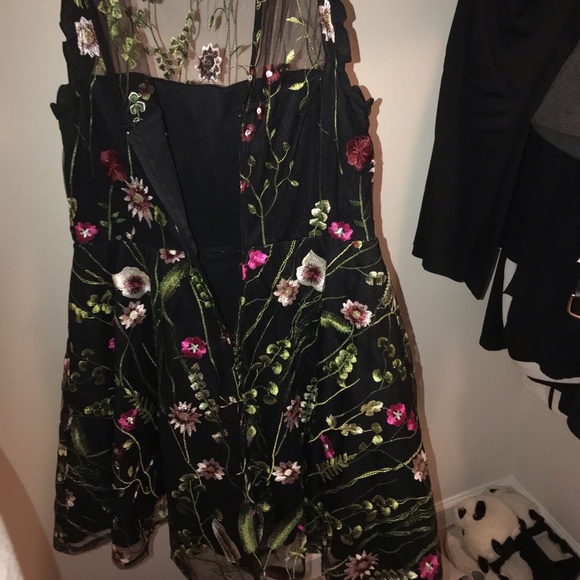 Dress - Picture 3 of 5